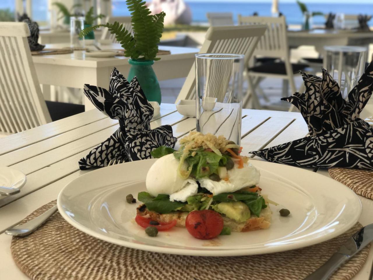 Tamanu On The Beach Порт Вила Екстериор снимка